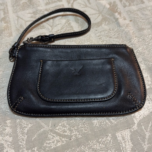 AE American Eagle Wristlet Genuine Leather - Picture 1 of 3